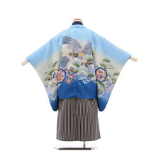 画像をギャラリービューアに読み込む, 5歳男の子 はかま 水色から青ぼかし・鷹 松に分銅文 (No.7509)