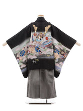 画像をギャラリービューアに読み込む, 5歳男の子 黒ぼかし・兜 松に扇面吉祥文 (No.7510)